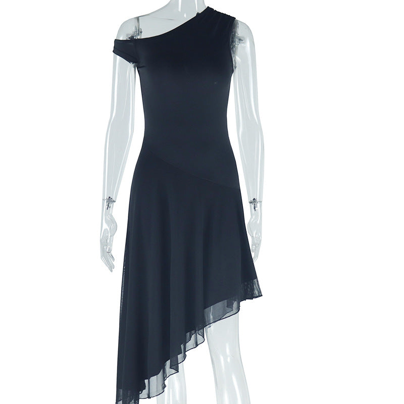 Women's fashionable solid-color dress with a slanting collar, revealing a single shoulder, sleeveless and with an irregular shape Dress