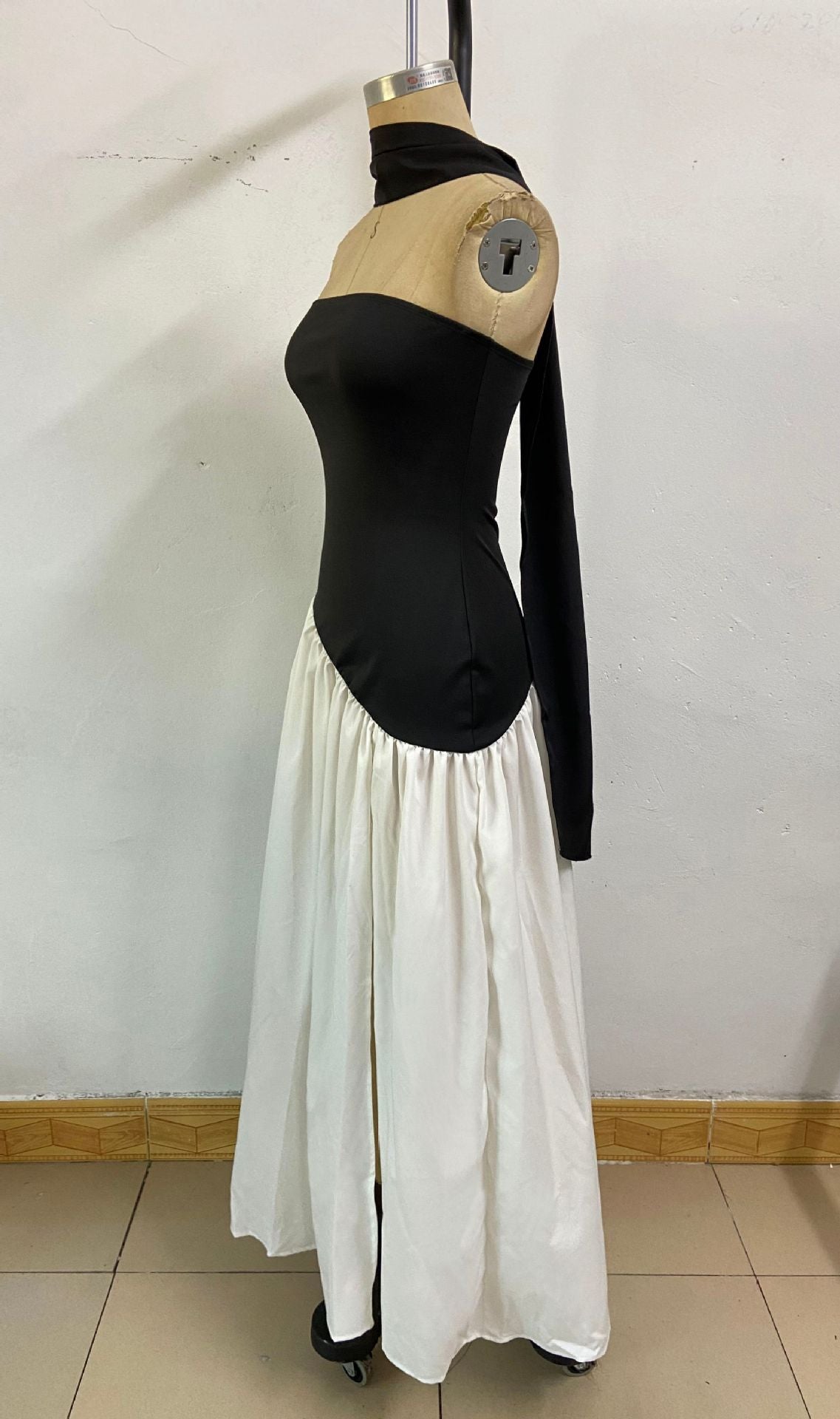 Sexy off-the-shoulder backless slit elegant high-end dress