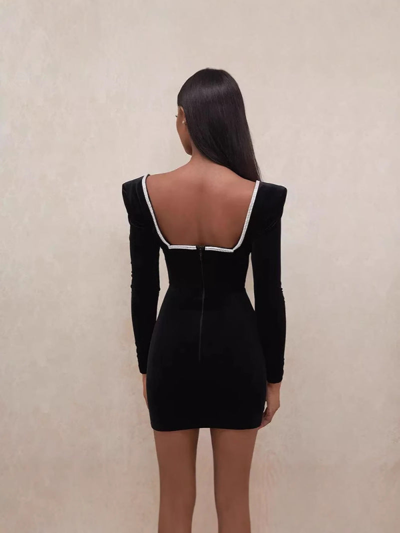 Long-sleeved high-waisted black velvet deep V backless short skirt for autumn and winter