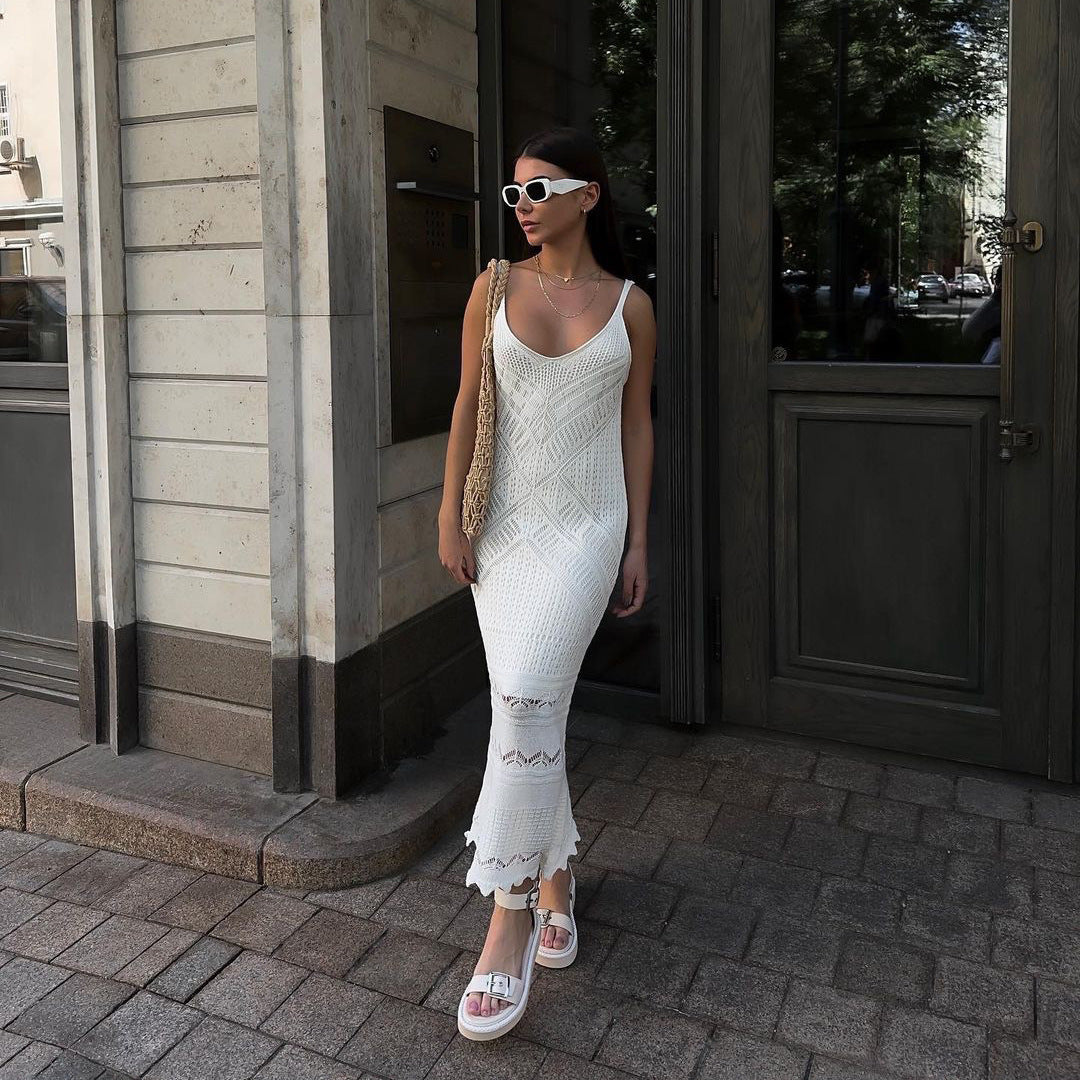 Minimalist style white pure-chic all-purpose strappy hook-patterned dress with a large U-neck and sexy sleeveless woolen long dress for women