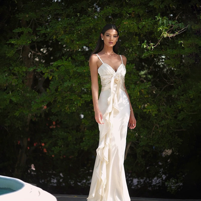 Summer halter dress, long dress with ruffled edges, beach style, three-dimensional fitted waist design