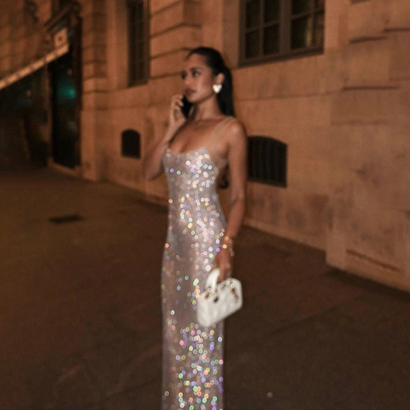 A stylish and elegant halter dress with a design touch, suitable for European-style women, featuring a fashionable and sexy fit, and a long dress.