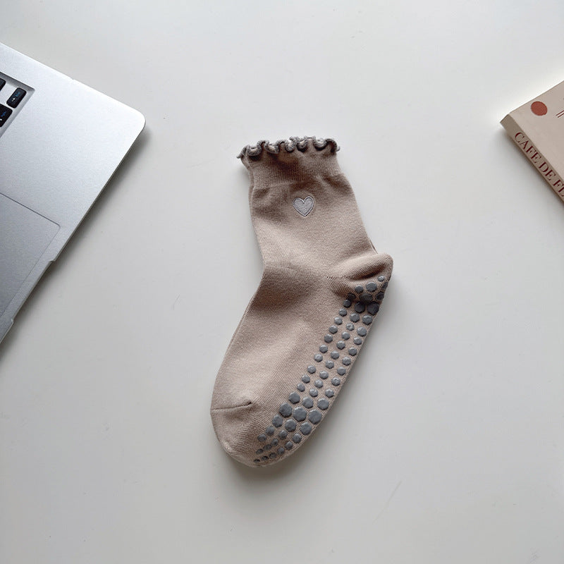 Yoga socks - Women's mid-calf tube socks for professional fitness, anti-slip, Pilates. Embroidered with love on the front. Suitable for sports on the floor.