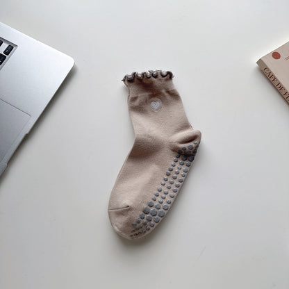 Yoga socks - Women's mid-calf tube socks for professional fitness, anti-slip, Pilates. Embroidered with love on the front. Suitable for sports on the floor.