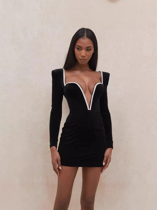 Long-sleeved high-waisted black velvet deep V backless short skirt for autumn and winter