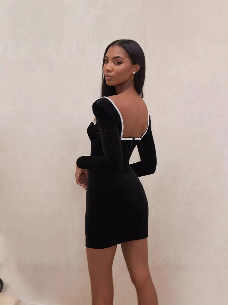 Long-sleeved high-waisted black velvet deep V backless short skirt for autumn and winter
