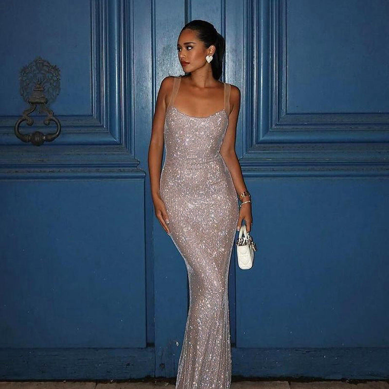 A stylish and elegant halter dress with a design touch, suitable for European-style women, featuring a fashionable and sexy fit, and a long dress.