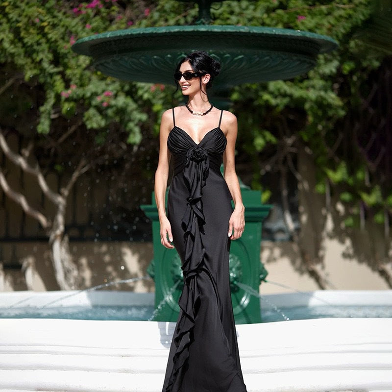 Summer halter dress, long dress, ruffled hem, beach style, European style, three-dimensional flowers, high-waisted design
