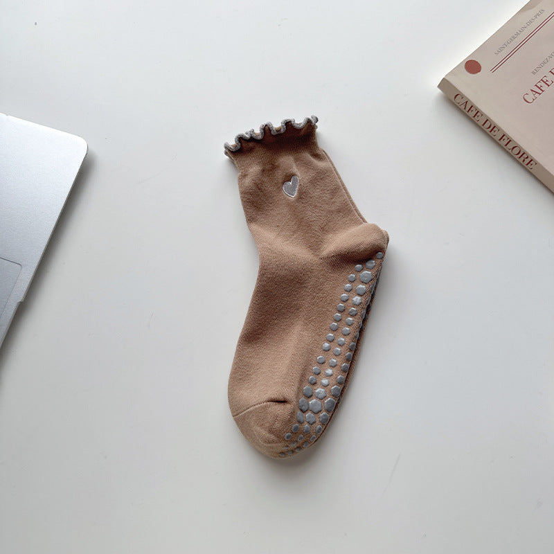 Yoga socks - Women's mid-calf tube socks for professional fitness, anti-slip, Pilates. Embroidered with love on the front. Suitable for sports on the floor.