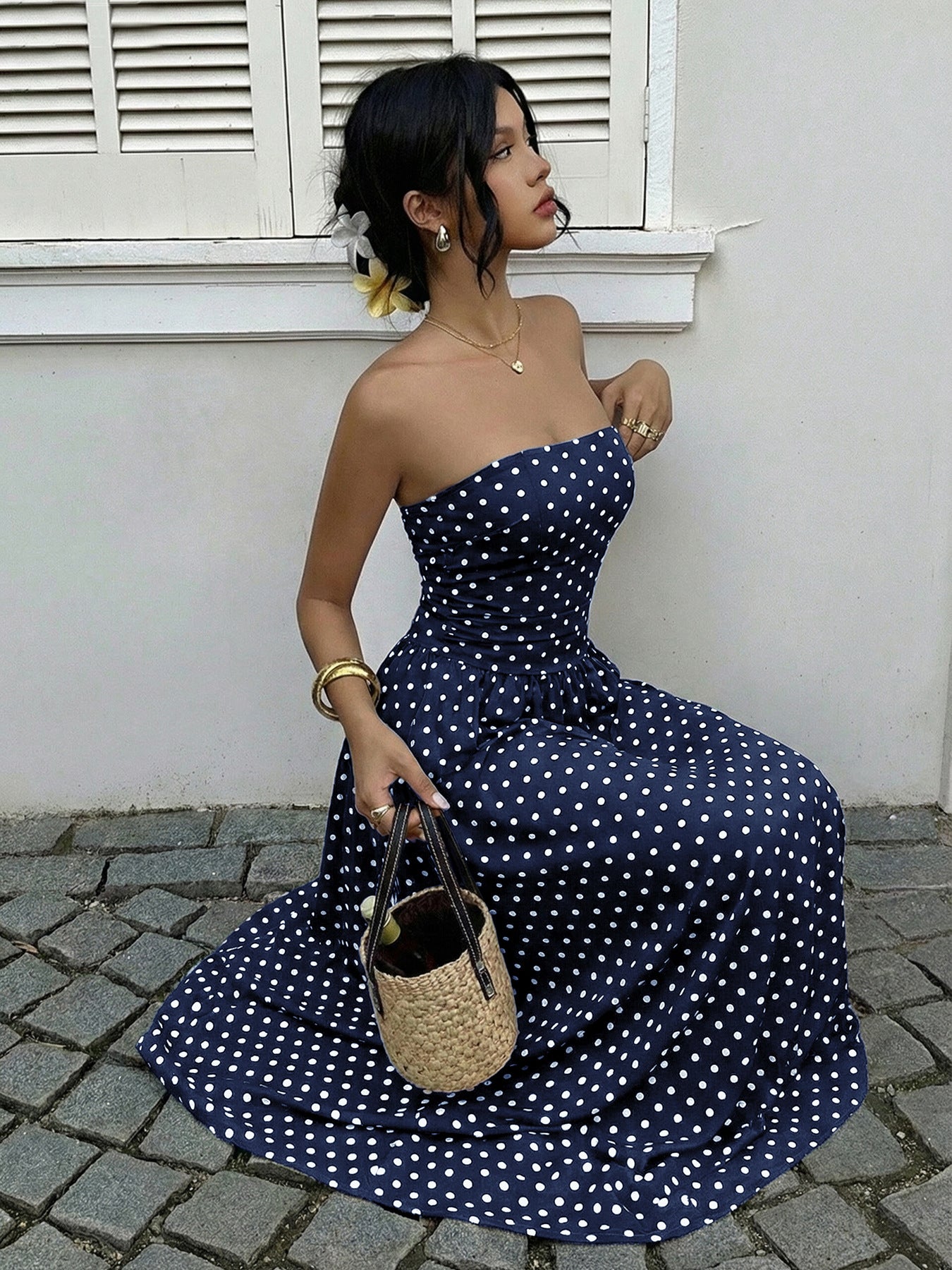 French-style elegant polka dot printed dress with sleeveless, plunging neckline and fitted waist for women