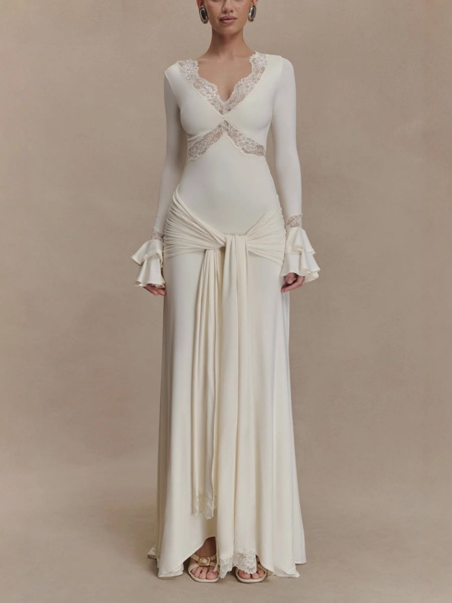 Long-sleeved dress with lace patchwork and trumpet sleeves, flowing ribbons, elegant and figure-hugging long dress for women