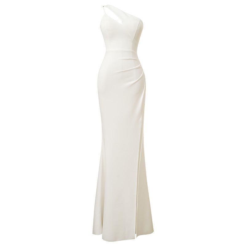 Long-style evening dress with straps, featuring a sexy hourglass silhouette and a single shoulder design, of high-end quality.