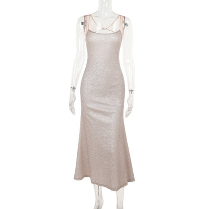 A stylish and elegant halter dress with a design touch, suitable for European-style women, featuring a fashionable and sexy fit, and a long dress.