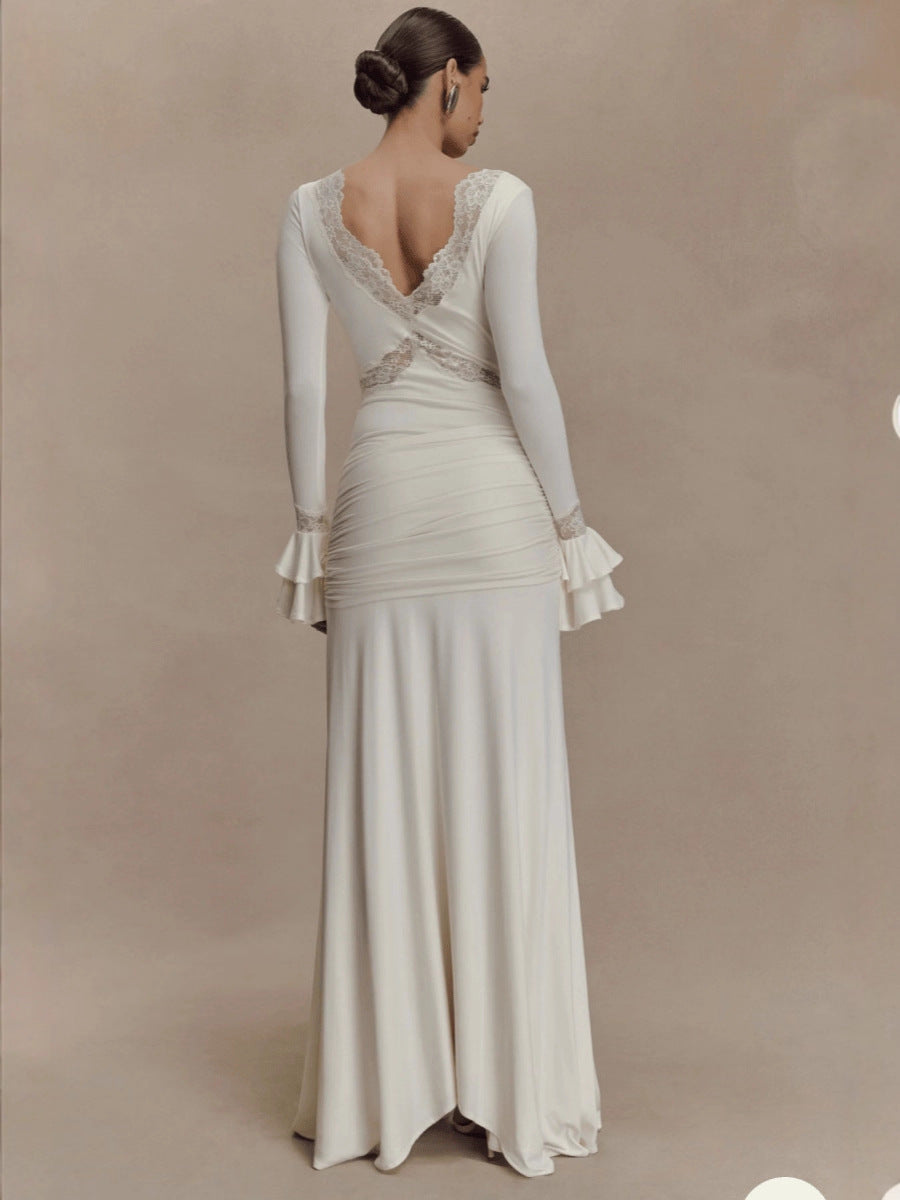 Long-sleeved dress with lace patchwork and trumpet sleeves, flowing ribbons, elegant and figure-hugging long dress for women