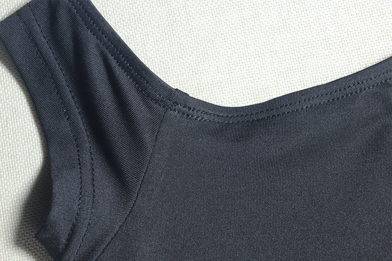 Women's fashionable solid-color dress with a slanting collar, revealing a single shoulder, sleeveless and with an irregular shape Dress