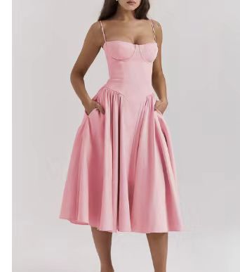Summer off-the-shoulder dress in new style with a waistline, fashionable and sexy red strapless dress for women